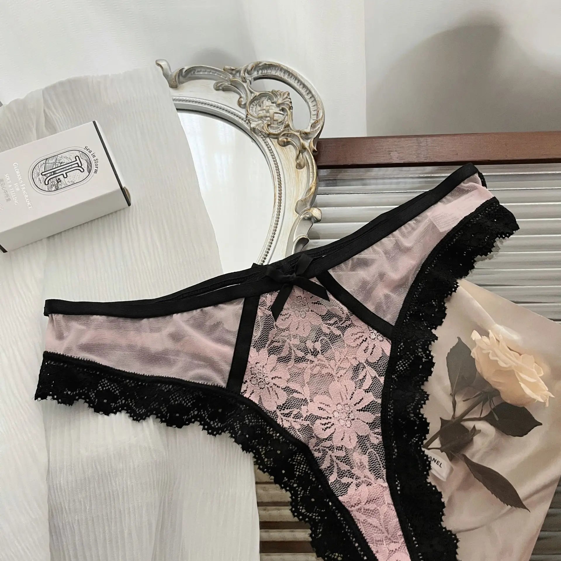 Sexy Lace Briefs Women’s Flower Embroidery Thong Spicy Girl Lace Transparent Underpants Thin Summer Hollow Out Panties